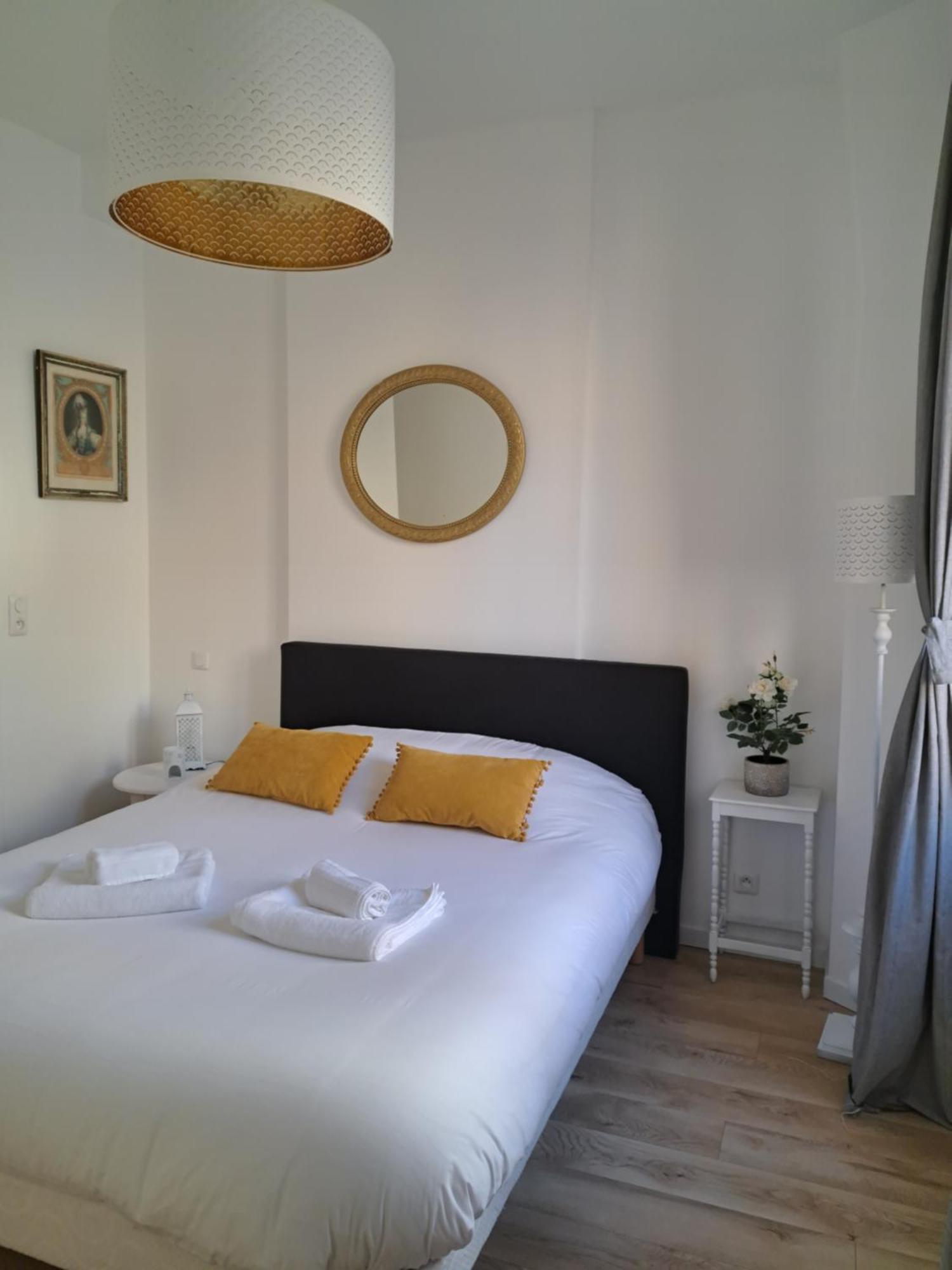 Agreable 2 Pieces - Rue Du Vieux Versailles Extérieur photo