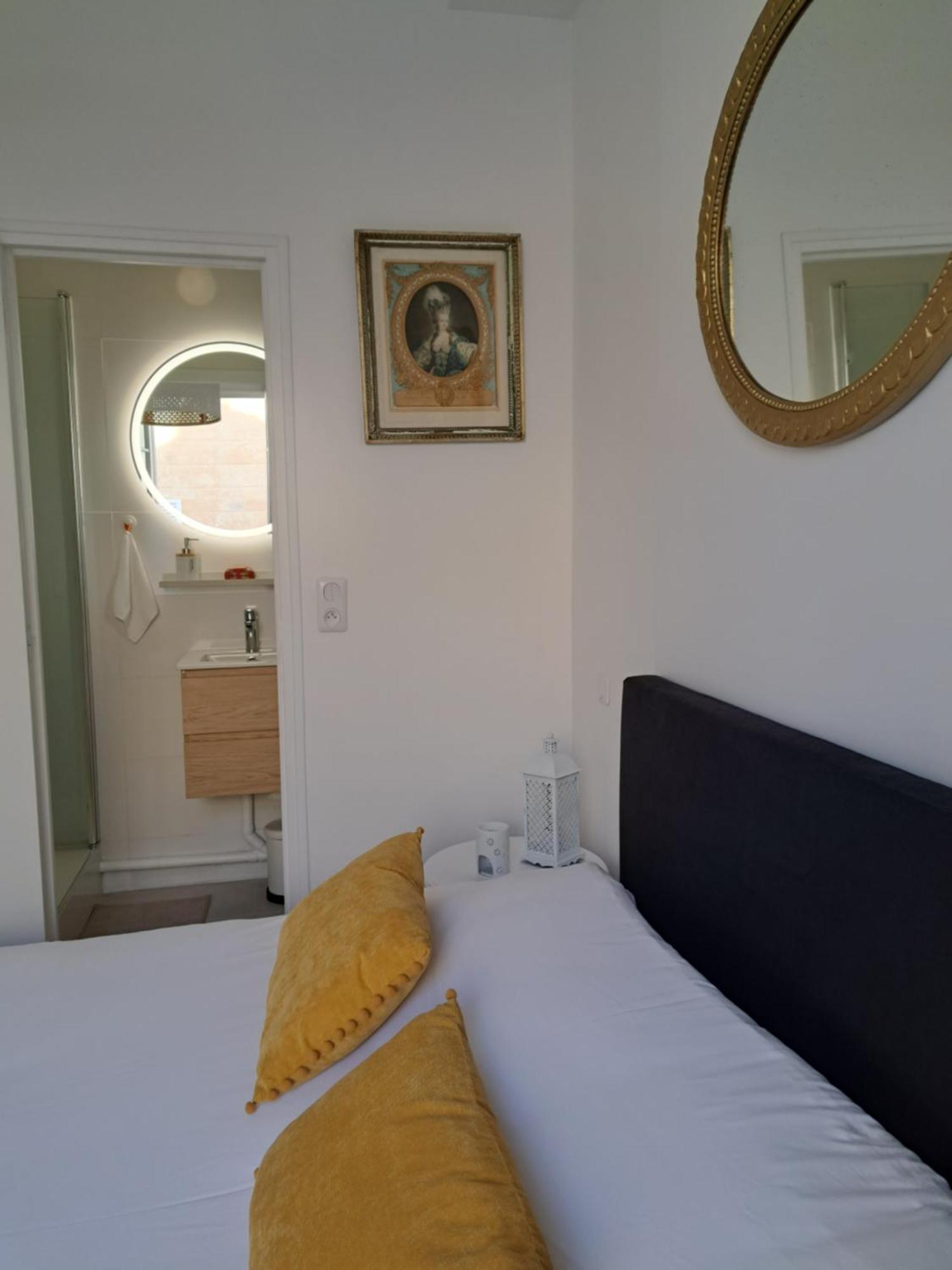 Agreable 2 Pieces - Rue Du Vieux Versailles Extérieur photo